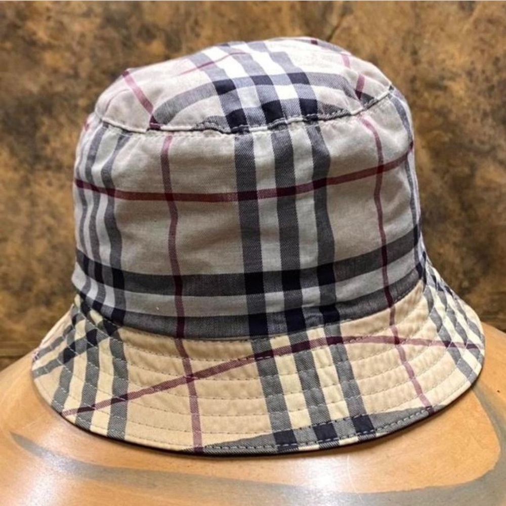 Burberry bucket hat
